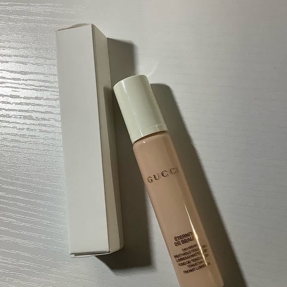 Gucci Other - Gucci Sérum De Beauté Foundation - Cream Fair 134C